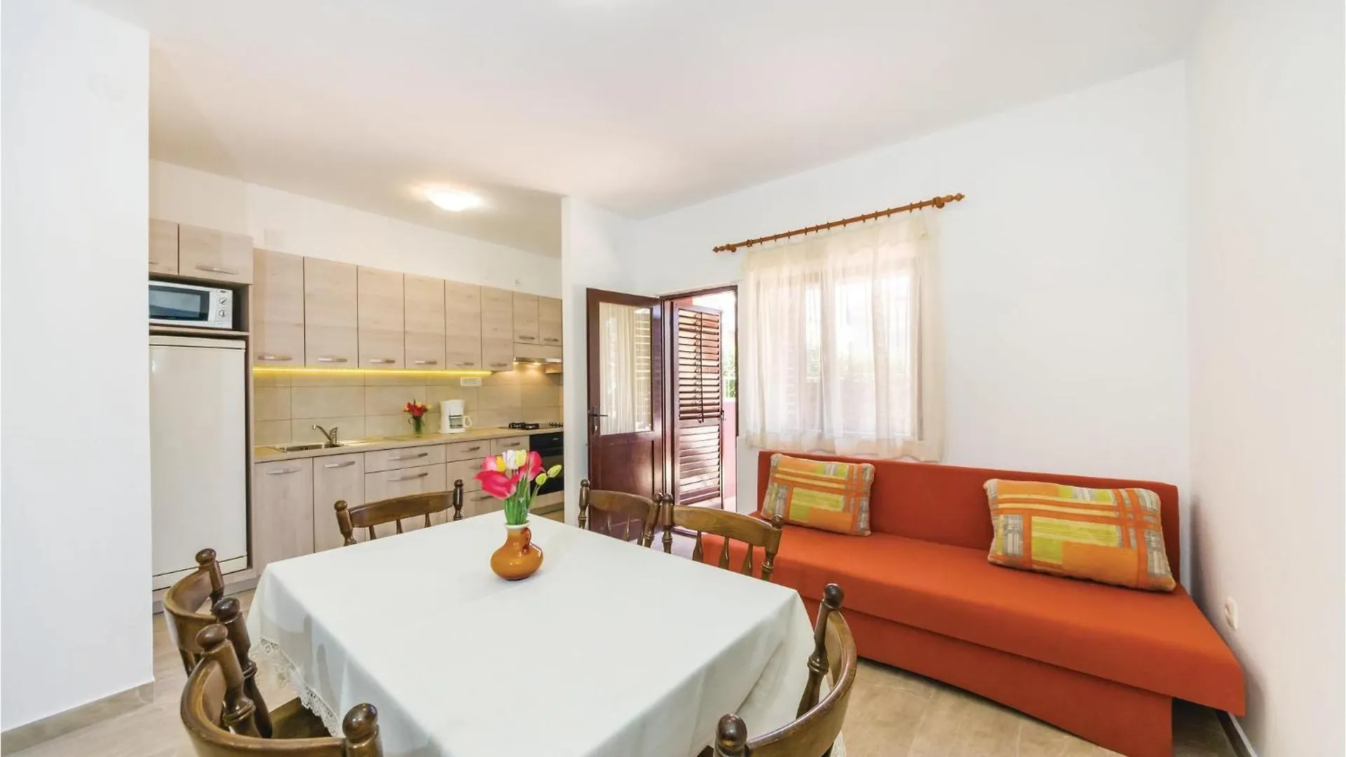 Awesome Home In Sabunike-Privlaka With Kitchen Nin Сasa de vacaciones