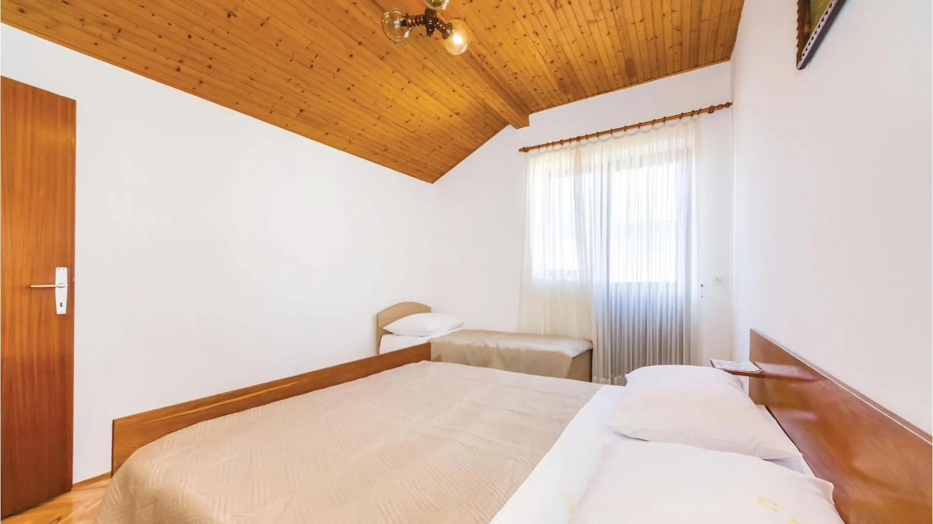 Awesome Home In Sabunike-Privlaka With Kitchen Nin Сasa de vacaciones