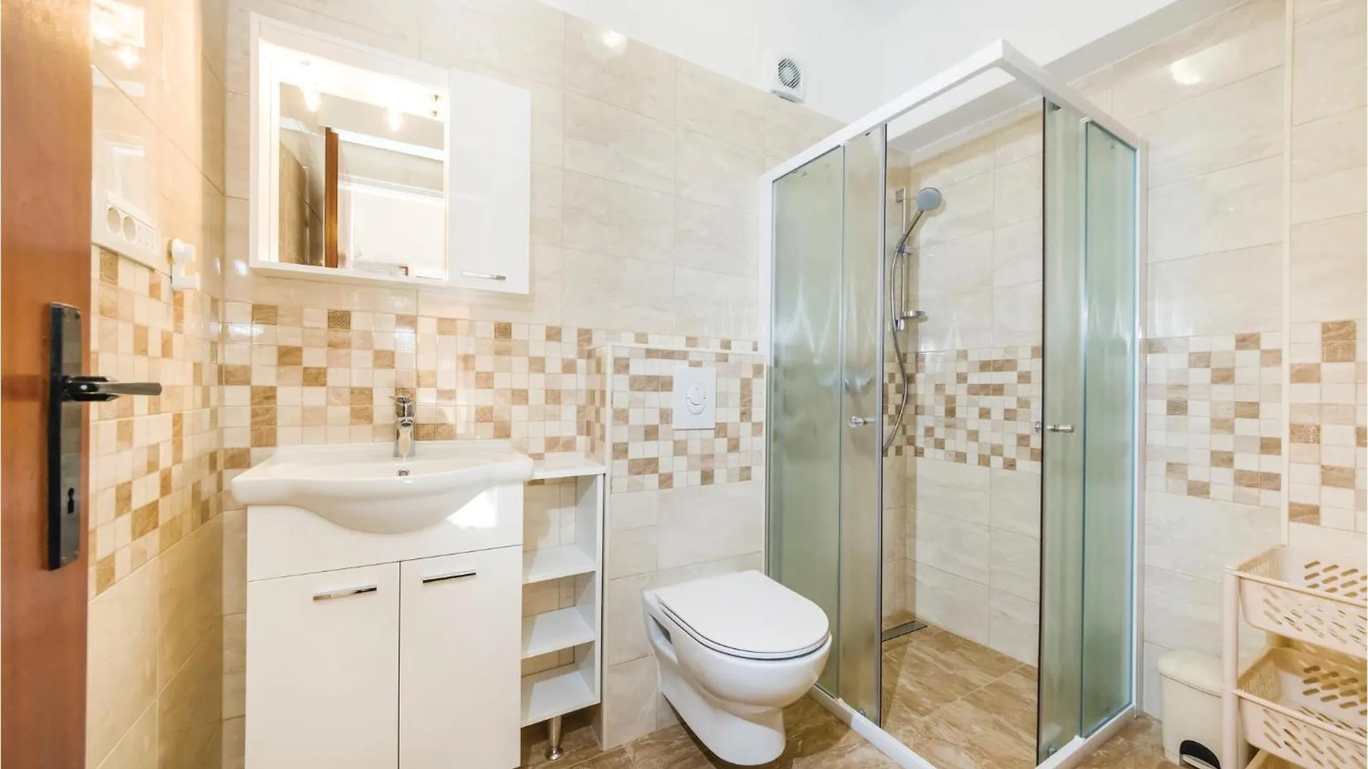 Awesome Home In Sabunike-Privlaka With Kitchen Nin 0*,  Croacia